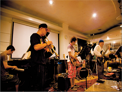 沖縄 jazz and Cafe スコットラファロ