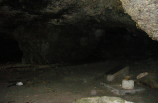 洞穴内