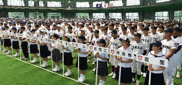 「力いっぱい戦い抜く」夏の高校野球・沖縄大会開会式　試合は雨天順延