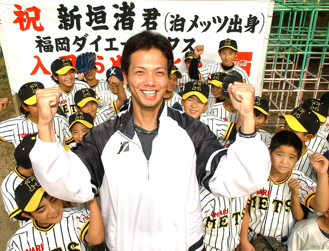 新垣渚投手、14年の野球人生に幕　家族、恩師らねぎらいのメッセージ