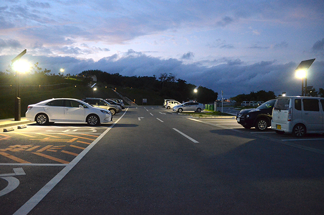 瀬長島夜景ポイントの駐車場