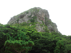城山・ニィヤティヤ洞（伊江島）